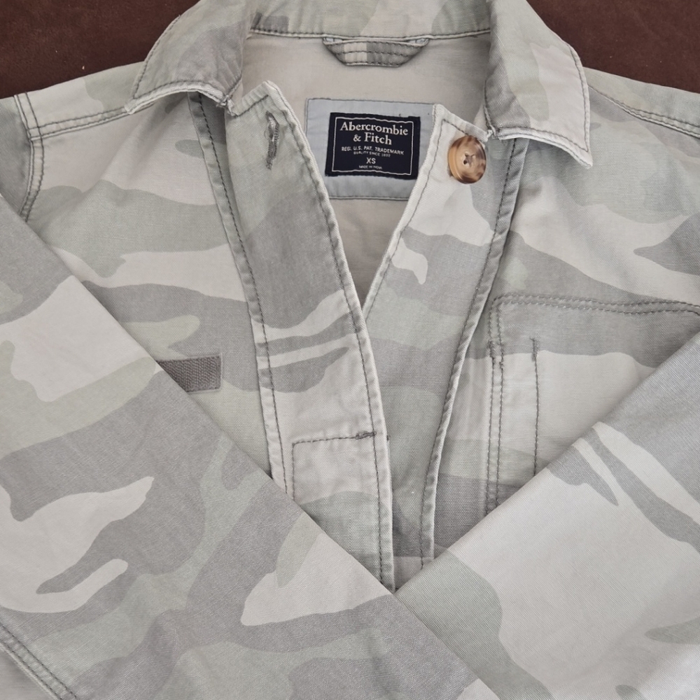 Abercrombie & Fitch Women's Light Green Camouflage Utility Jacket